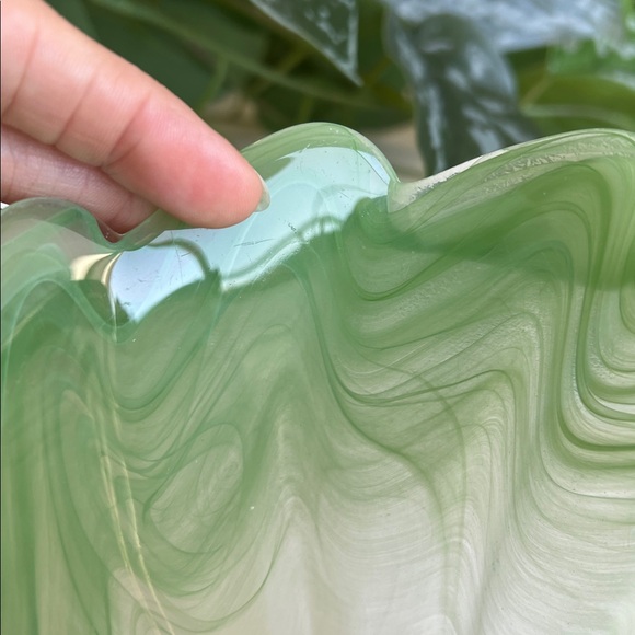 Vintage Green Art Glass Vase Decor - Picture 16 of 16